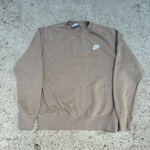 Nike Women’s Club Fleece Crewneck Hi Lo Logo Sweatshirt Size M Beige CZ2523-140